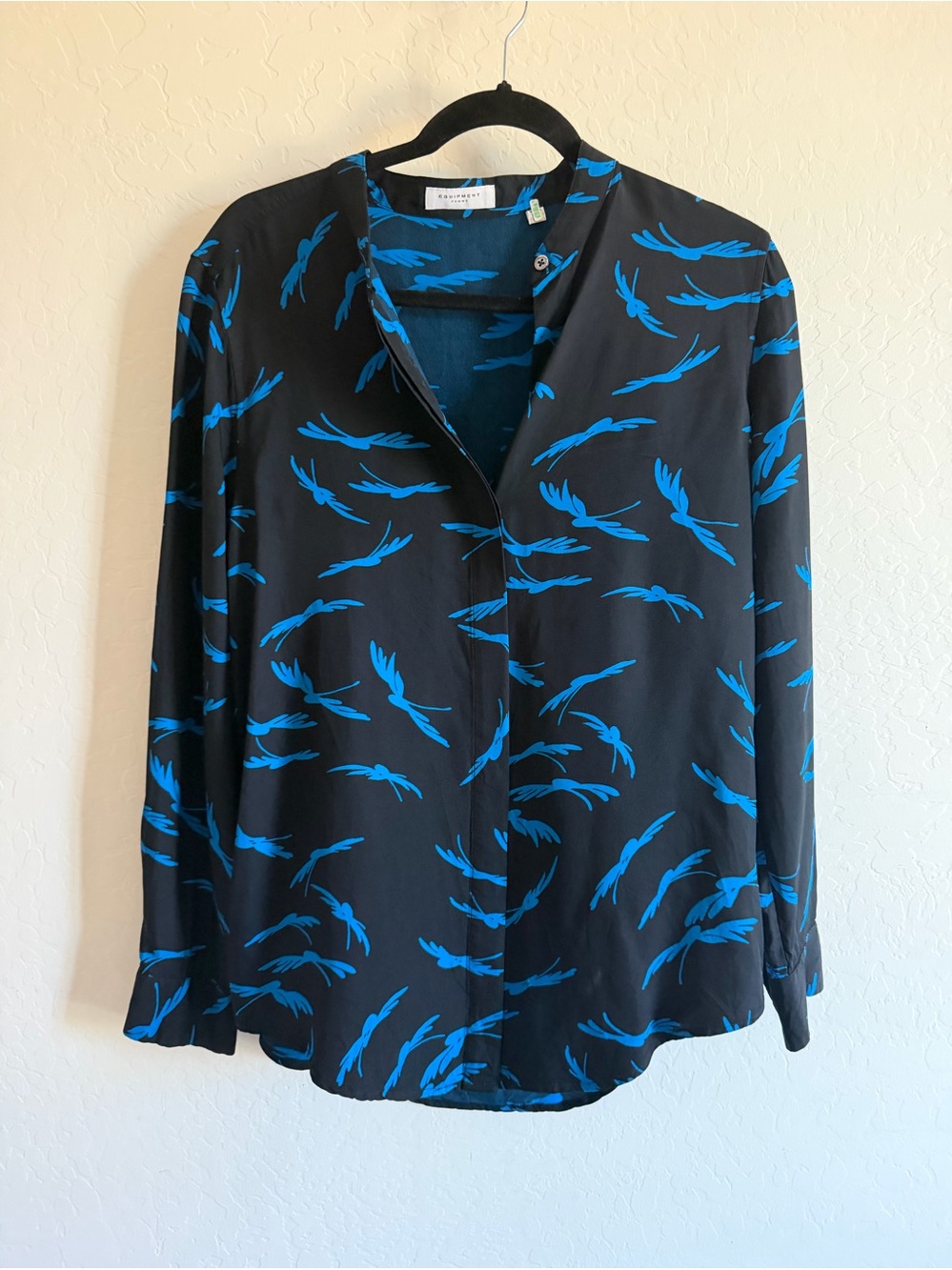 Equipment Femme Black & Blue Flying Birds Silk-Feel Blouse | Size L